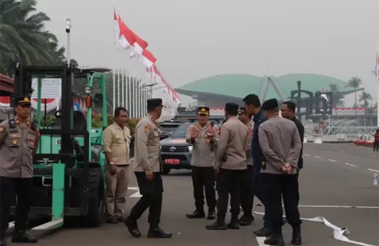 ILUSTRASI aparat keamanan siap amankan demo guru dan buruh 30 Oktober 2025.