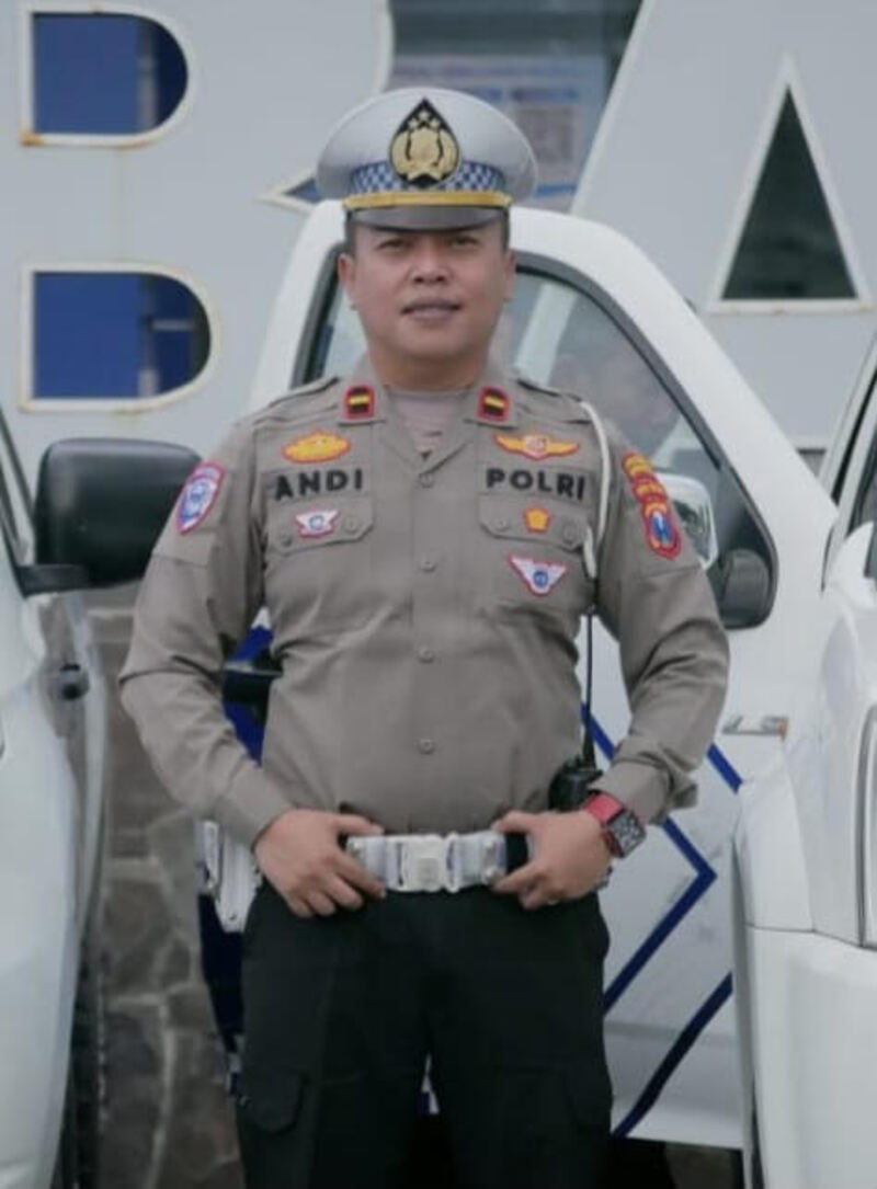 IMBAUAN: Kanit Gakkum Satlantas Polresta Banyuwangi Ipda Andi Restu Darmawan agar kendaraan logistik tak ikut karnaval agustusan