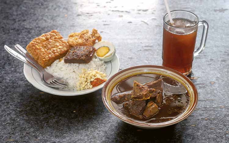 Rawon Nguling.