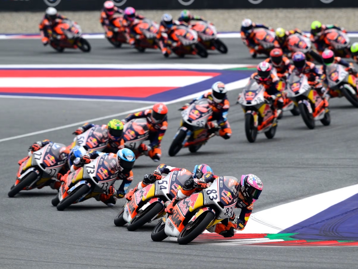 Veda Ega Pratama, bintang muda Indonesia di MotoGP Rookies Cup 2025.