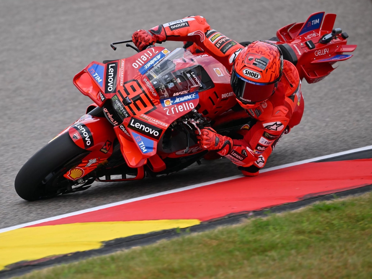 Gosip kontrak panjang Marc Marquez jadi sorotan.