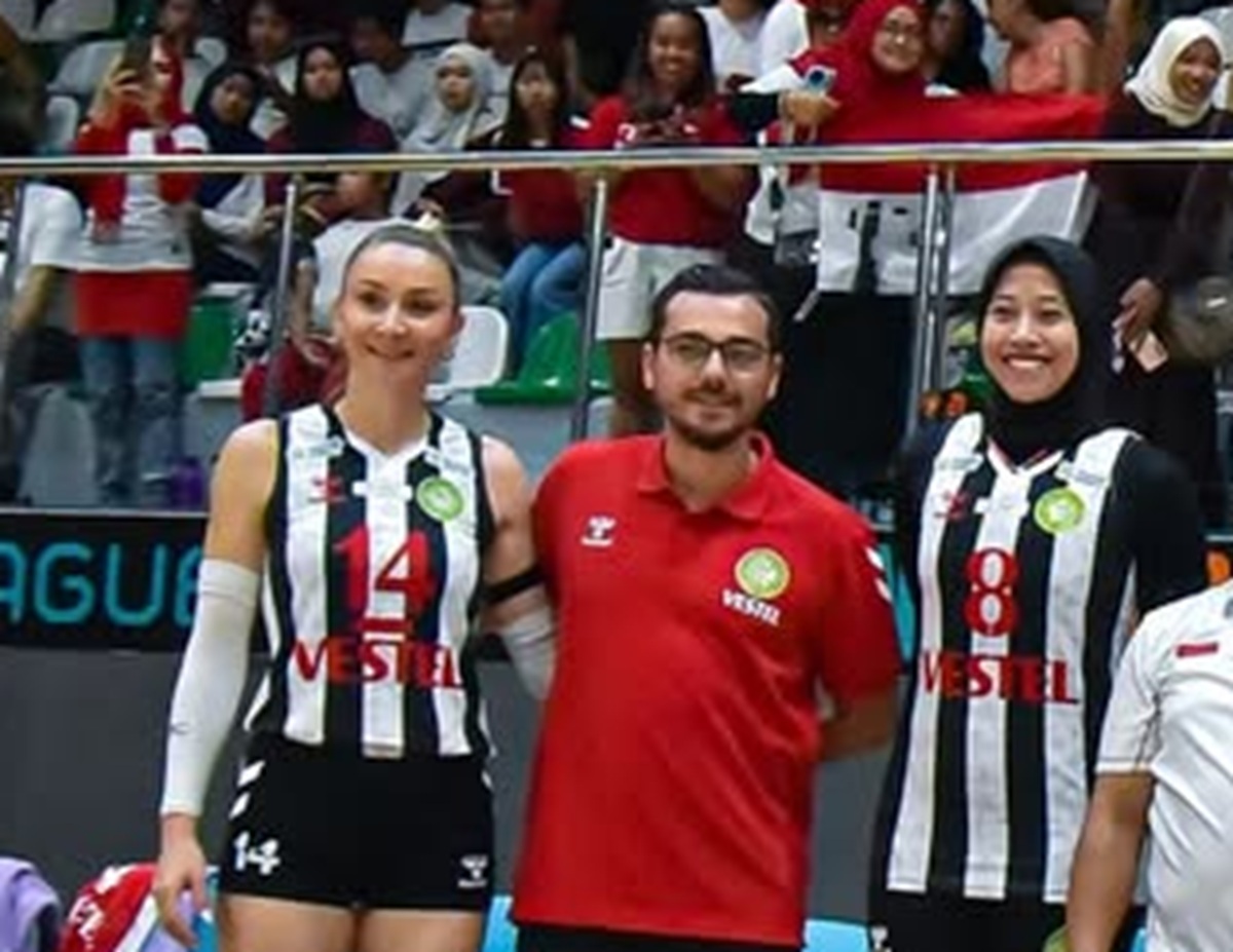Megawati Hangestri sebelum membela Manisa BBSK menghadapi Altinordu pada laga uji coba Jumat malam (29/8).
