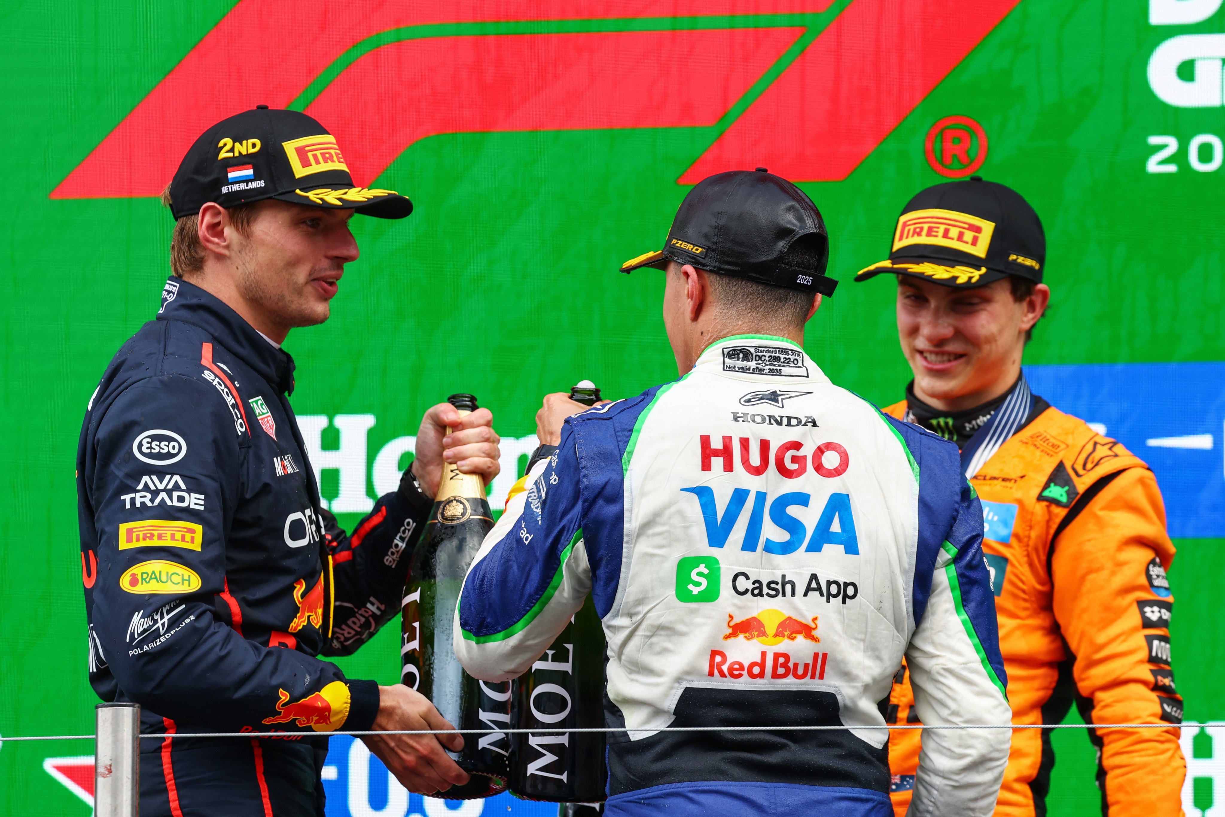 Oscar Piastri berhasil memenangkan F1 GP Belanda 2025, disusul tuan rumah Max Verstappen, dan Isack Hadjar memperoleh podium perdananya.