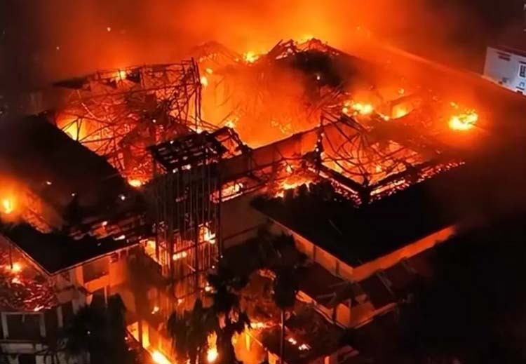 Tangkapan layar video yang beredar di media sosial pembakaran gedung DPRD Sulsel.