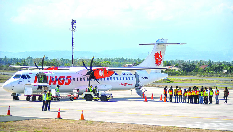 REOPERASI: Pesawat Wings Air rute penerbangan Surabaya-Banyuwangi mendarat di Bandara Banyuwangi beberapa waktu lalu. Penerbangan rute tersebut segera dibuka kembali.