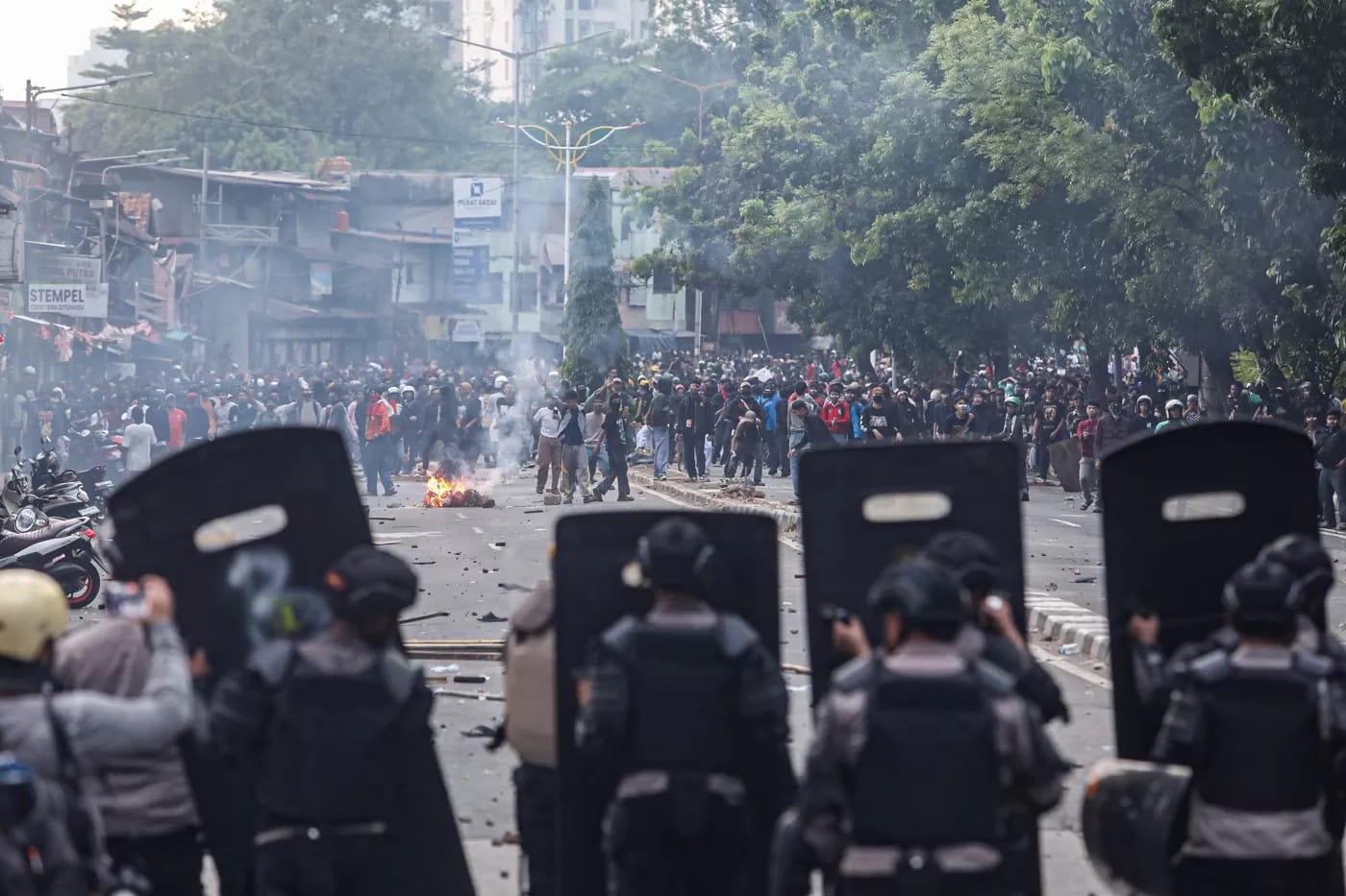 Situasi demo yang tidak terkendali bisa berpotensi dilakukan penerapan darurat militer.