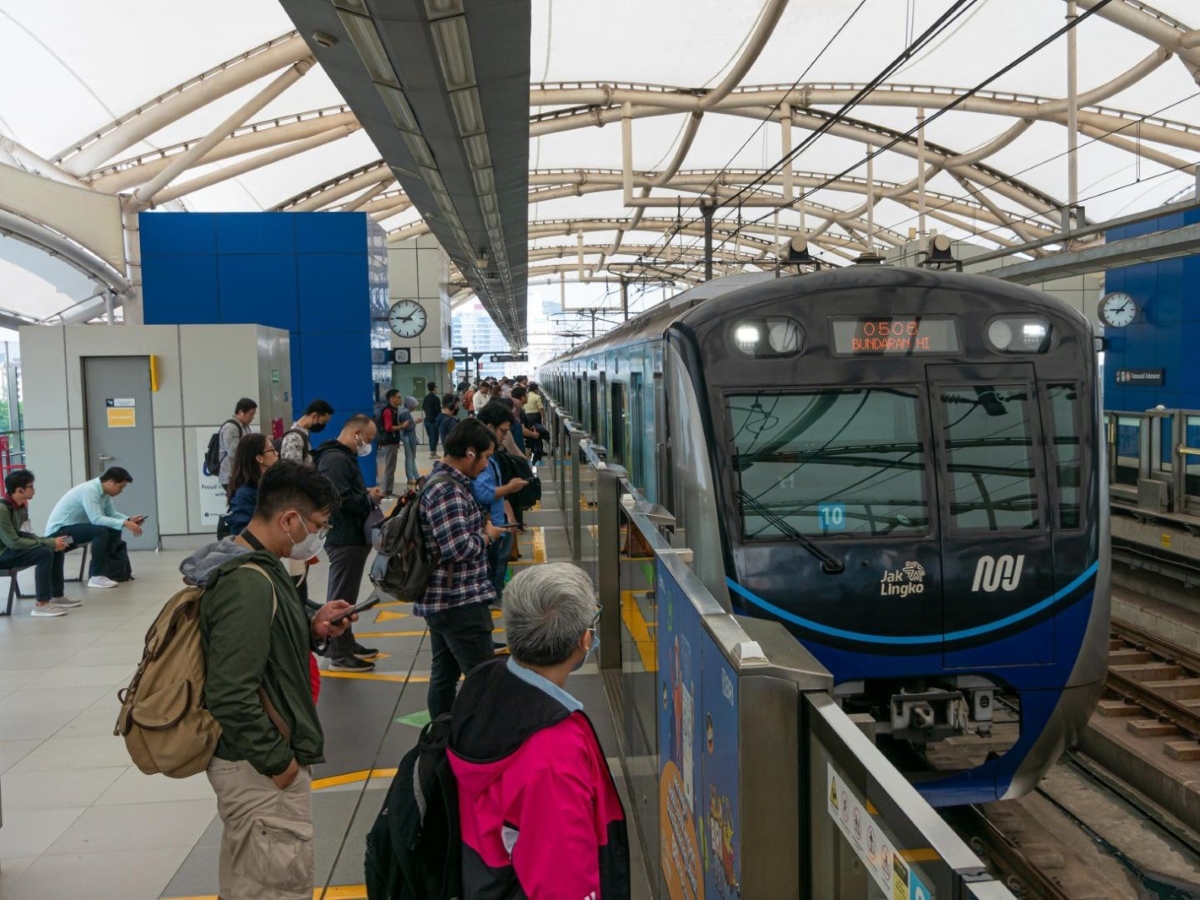 Layanan MRT Jakarta berangsur pulih usai demo yang terjadi.