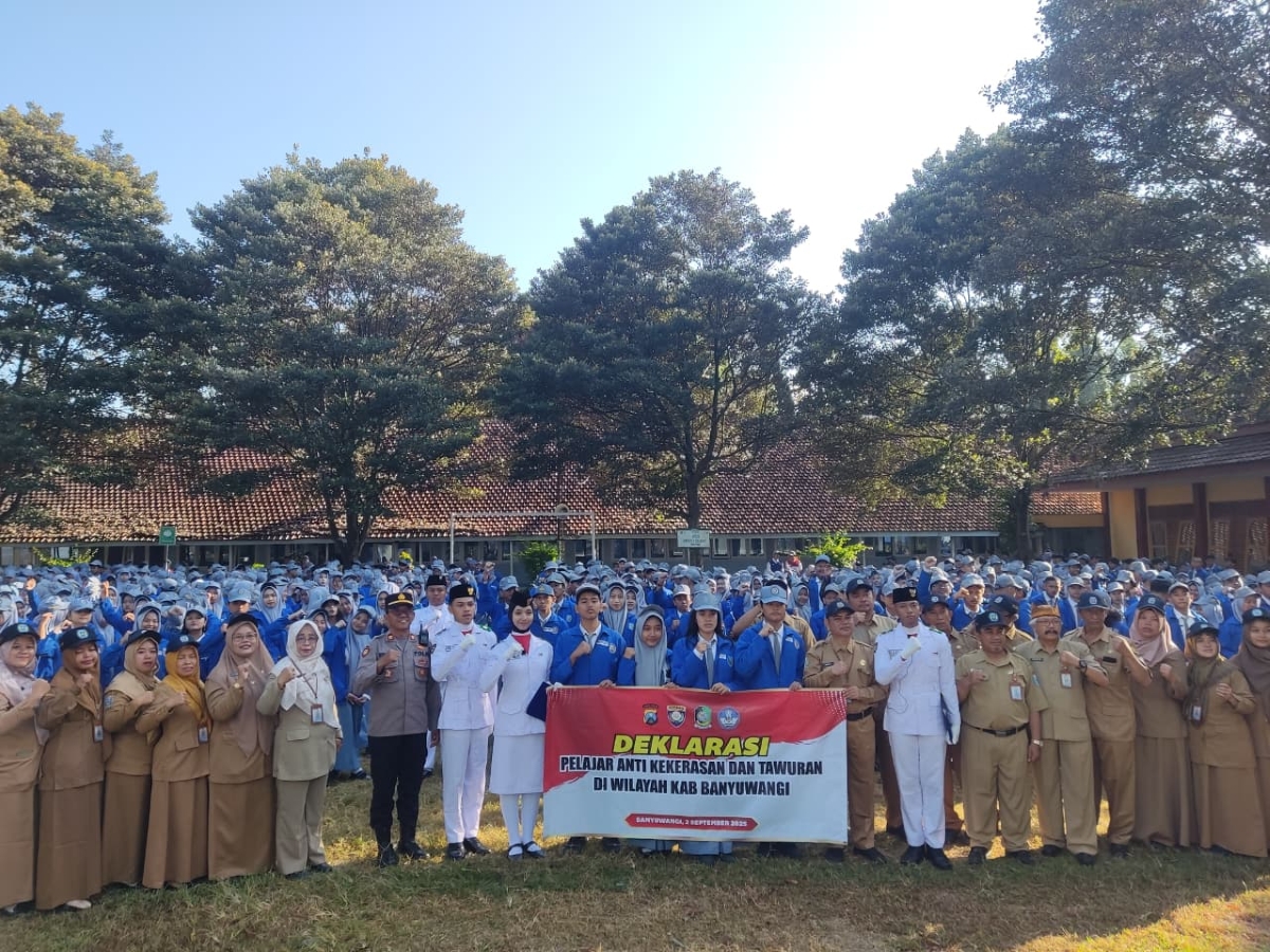 Polresta Banyuwangi mengajak pelajar SMAN 1 Glagah untuk menjauhi kekerasan.