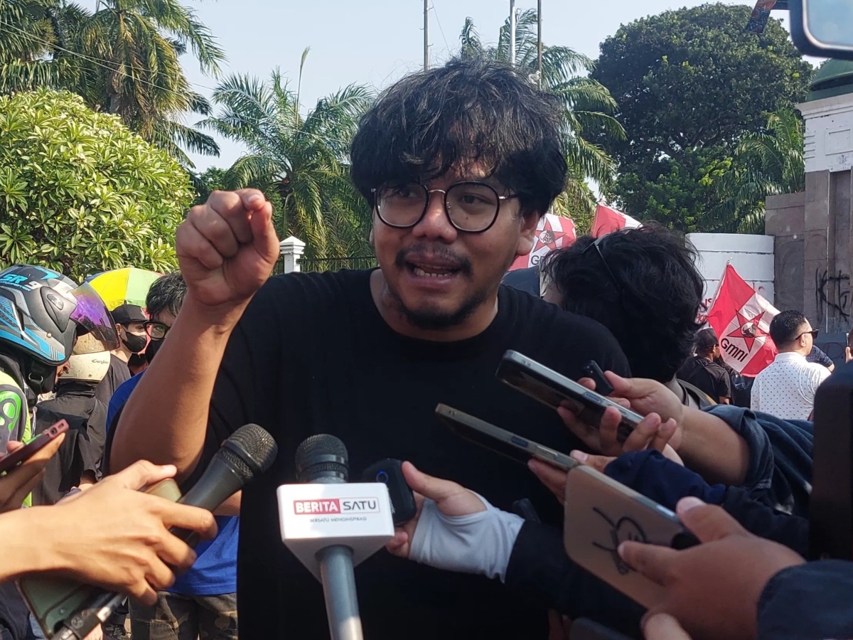 Ferry Irwandi mengalami teror usai diduga menggagalkan rencana darurat militer.