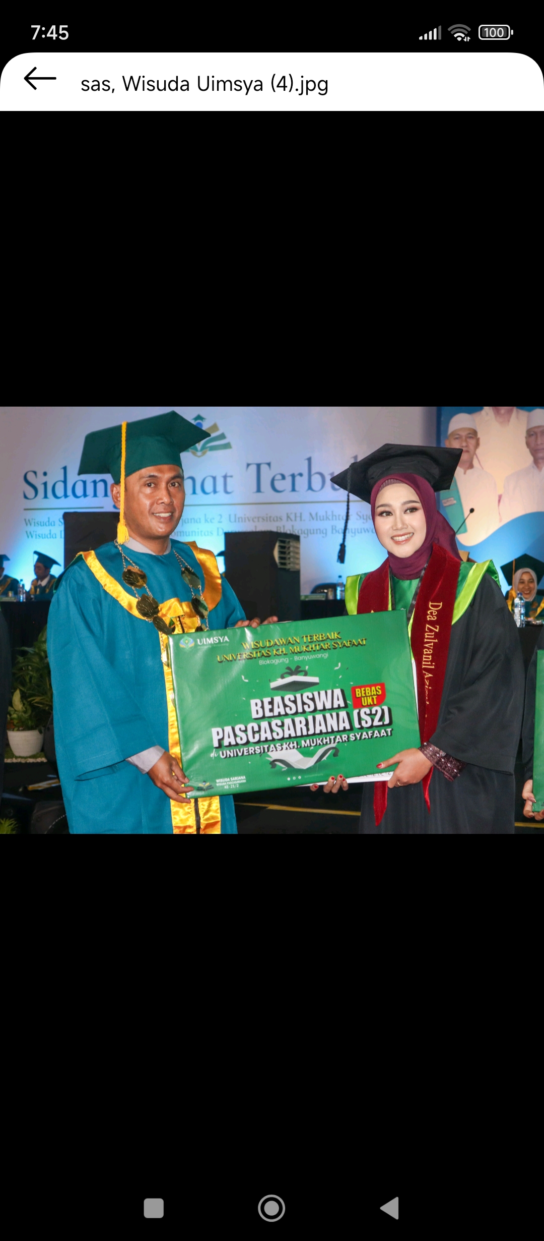 PRESTASI: Sembilan mahasiswa terbaik dari sembilan prodi di Uimsya dalam wisuda sarjana ke-21 dan pascasarjana ke-2, Senin (1/9).