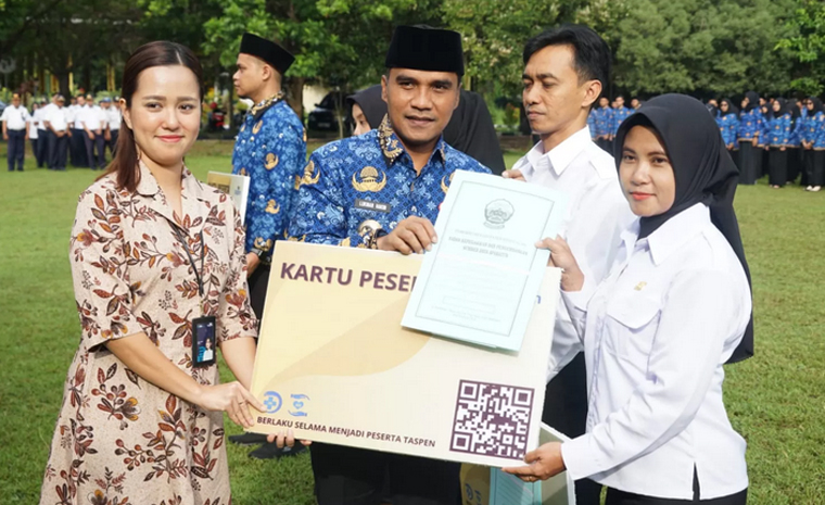 ILUSTRASI Pemerintah Kabupaten Bangkalan secara simbolis menyerahkan SK kelulusan PPPK.