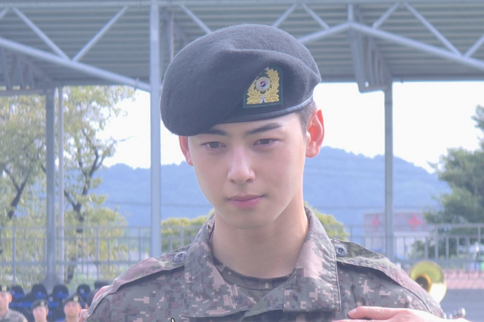 Pesona Cha Eun Woo tanpa riasan, memang sudah tampan.