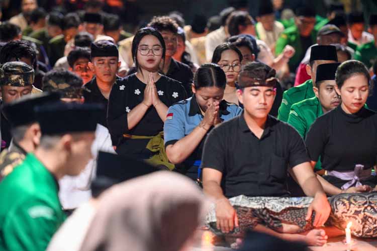 KHUSYUK: Tokoh pemuda lintas agama mendoakan Banyuwangi tetap aman dari  segala bentuk gangguan keamanan.