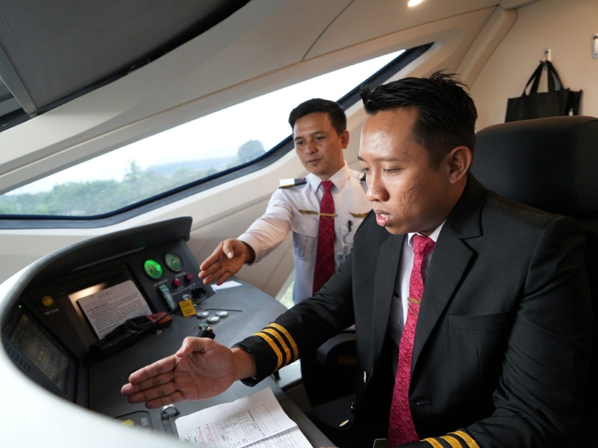 64 masinis KAI resmi operasikan kereta cepat Whoosh.