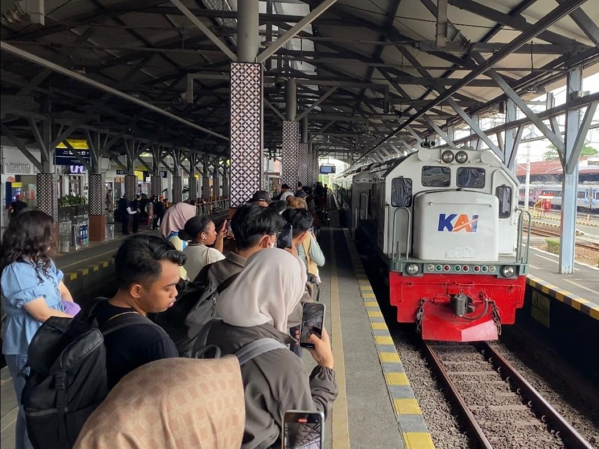PT KAI Daop 1 Jakarta memberikan diskon tiket 20 persen kepada pelanggan kereta api.