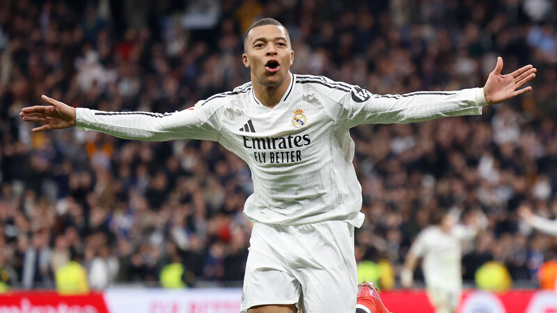TERANCAM ABSEN: Mbappe terancam tidak bisa main dalam partai El Clasico (Real Madrid)