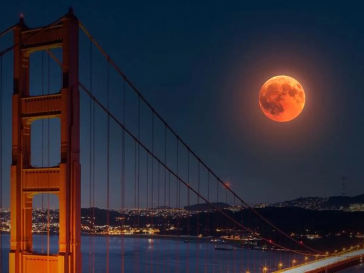 Fenomena gerhana bulan total atau Blood Moon akan menghiasi langit Indonesia.