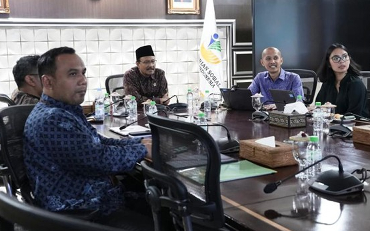 Dewan Ekonomi Nasional (DEN) gelar uji coba prototipe portal bansos digital di hadapan Menteri Sosial Saifullah Yusuf.