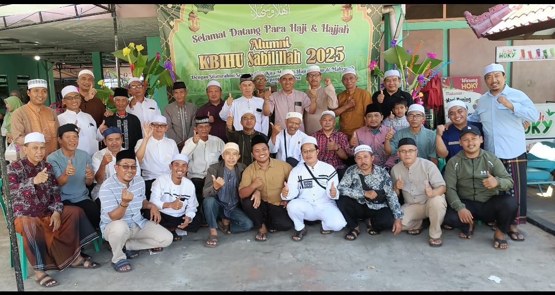 Paguyuban jamaah haji yang tergabung dalam KBIHU Sabilillah saat menggelar maulid Nabi Muhammad SAW di rumah H Masrul Abadi, Minggu (6/9).