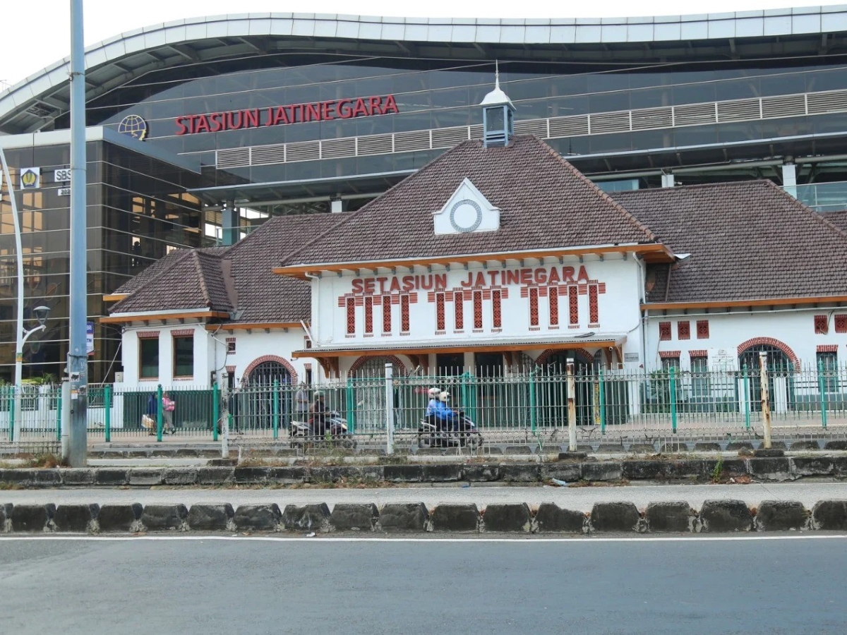 KAI Daop 1 Jakarta layani 325.500 penumpang selama libur Maulid Nabi.