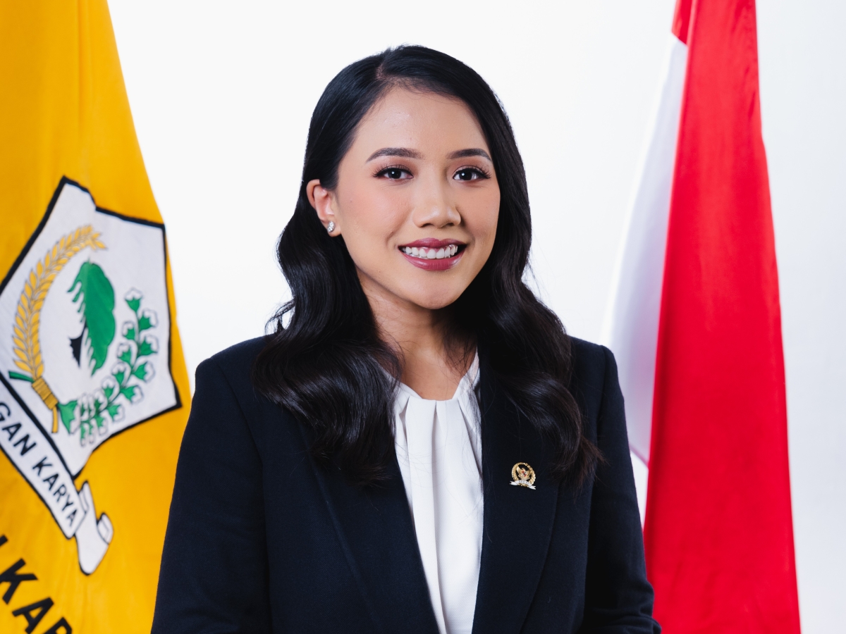 Profil Puteri Komarudin.