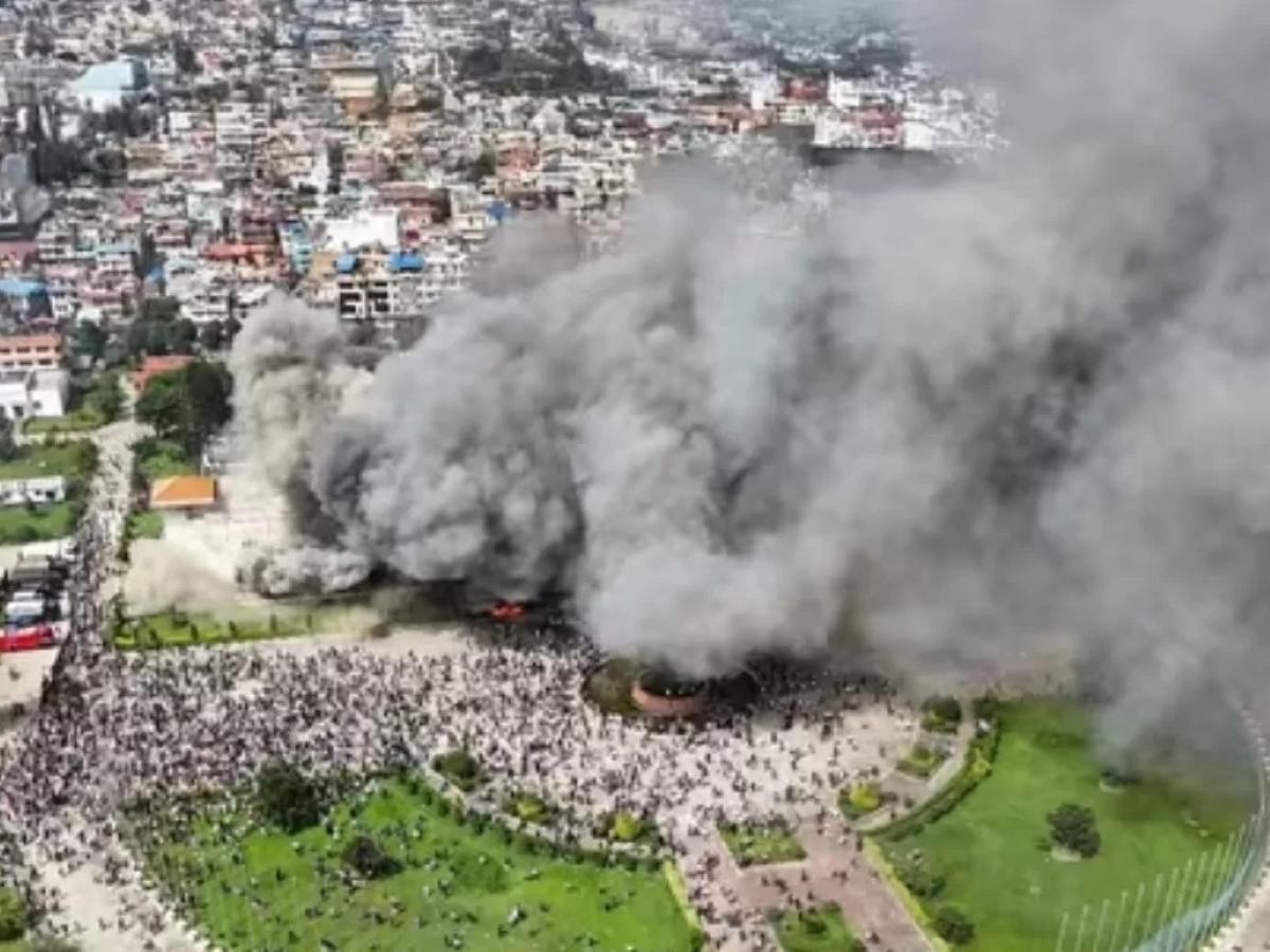 Kerusuhan besar di Kathmandu, Nepal.