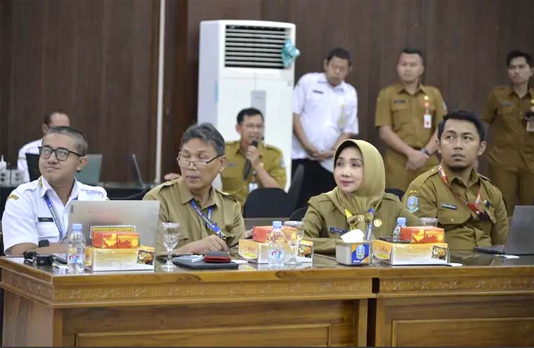 Dinas Pendidikan Jatim telah menunjuk 13 SMA di Jawa Timur sebagai pilot project Sekolah Digital.