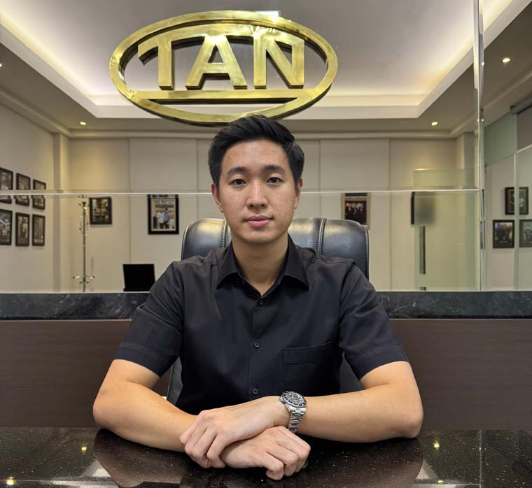 Kuasa hukum PT Jawa Pos, Daniel Julian Tangkau