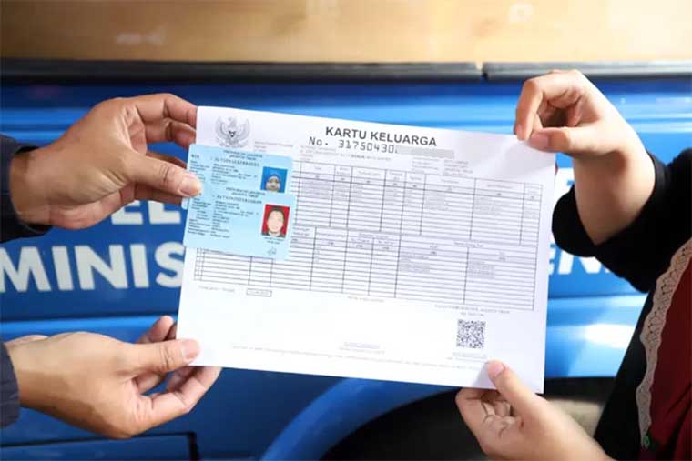 ILUSTRASI Kartu Keluarga.