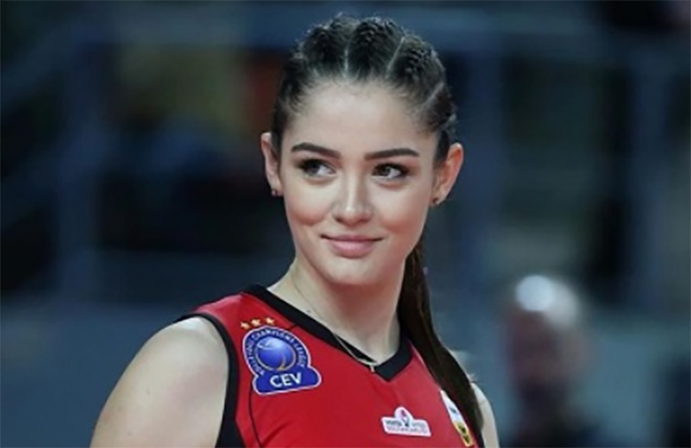 Zehra Gunes, pemain bola Voli Cantik dari Turki yang memiliki prestasi luar biasa.