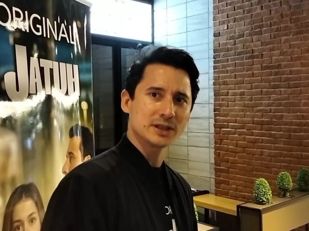 Profil lengkap Nino Fernandez.