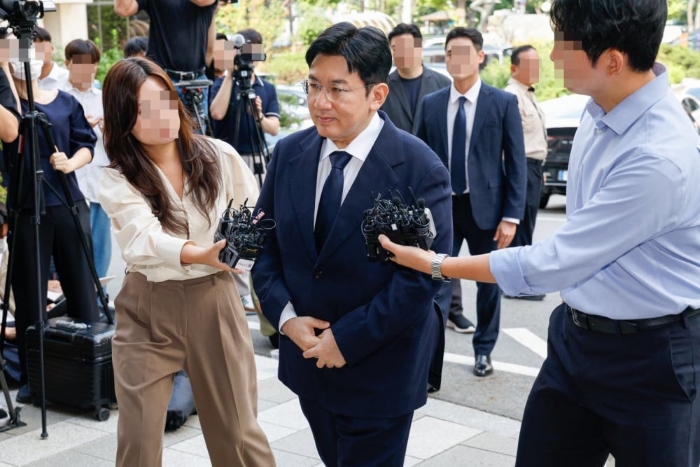 Bang Si Hyuk, bos HYBE, diselidiki terkait dugaan manipulasi pasar sebelum IPO 2019.