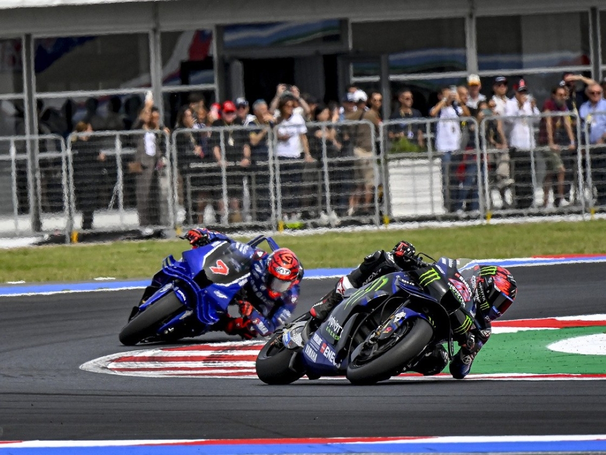 Debut Yamaha M1 V4 di MotoGP San Marino 2025 penuh tantangan.