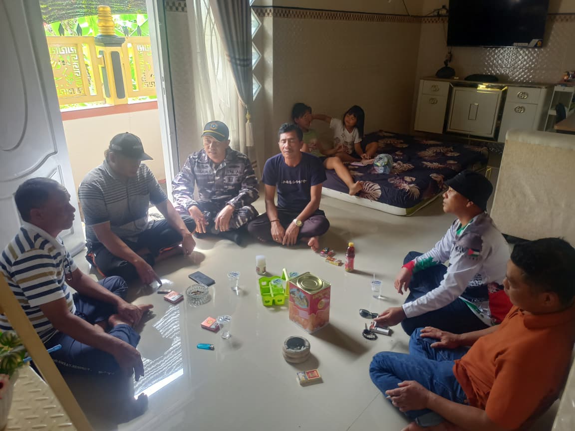 Sebanyak 22 ABK KM Barokah Nikmat Duyung berhasil dievakuasi dan dibawa ke Pasar Brak Kalimoro Desa Kedungrejo.
