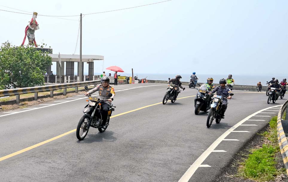 Untuk mengatasi kemacetan di jalur menuju Pelabuhan, Jalan Raya Ketapang-Watudodol akan dibuat 4 lajur.