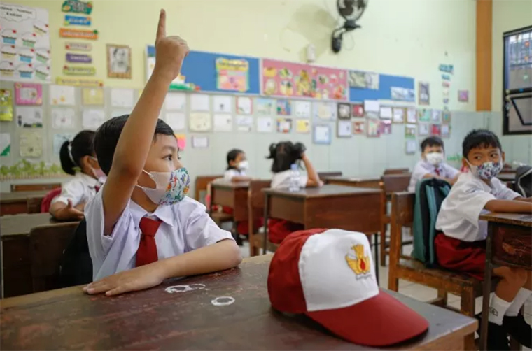 ILUSTRASI siswa SDN Kaliasin 1 Surabaya sedang mengikuti proses pembelajaran.