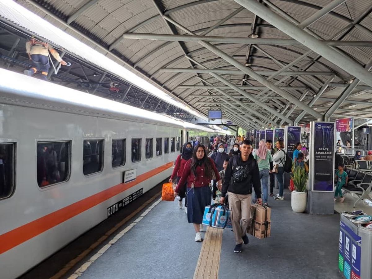 KAI Daop 8 Surabaya rayakan HUT ke-80 dengan promo spesial.