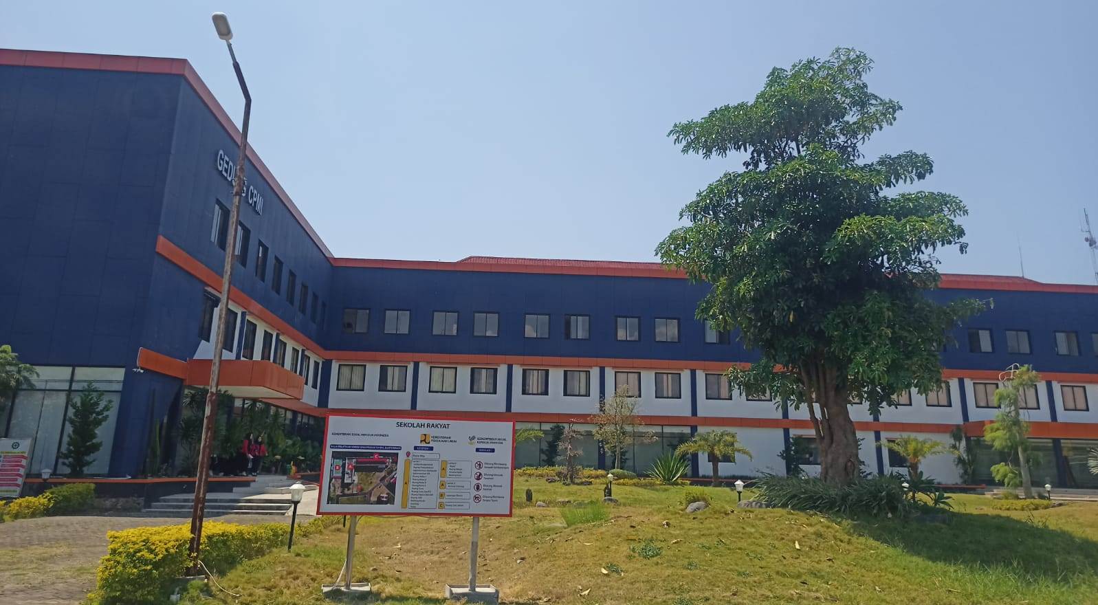 Gedung SR di BPVP Dusun Krajan, Desa Kedungrejo, Kecamatan Muncar sudah siap digunakan setelah dilakukan renovasi.