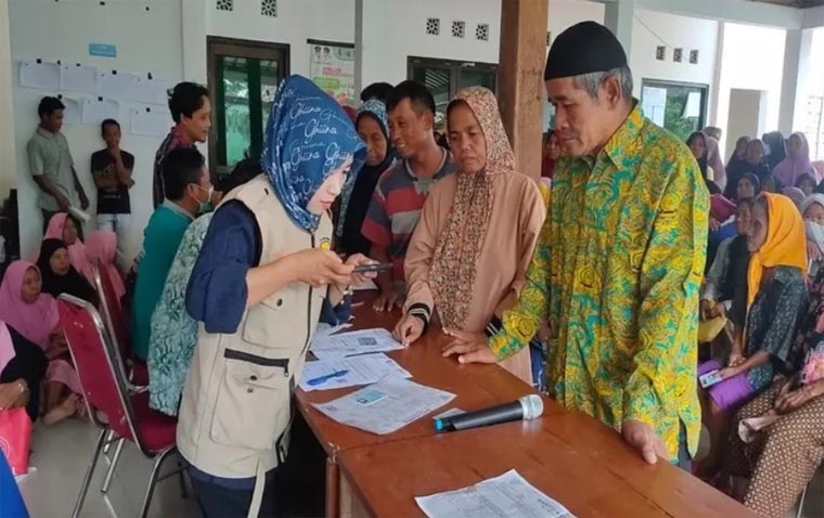 KPM mengambil bansos PKH, BPNT, hingga BLT Dana Desa.