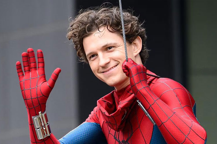 Tom Holland dikabarkan mengalami insiden saat menjalani syuting film terbarunya, Spider-Man: Brand New Day.