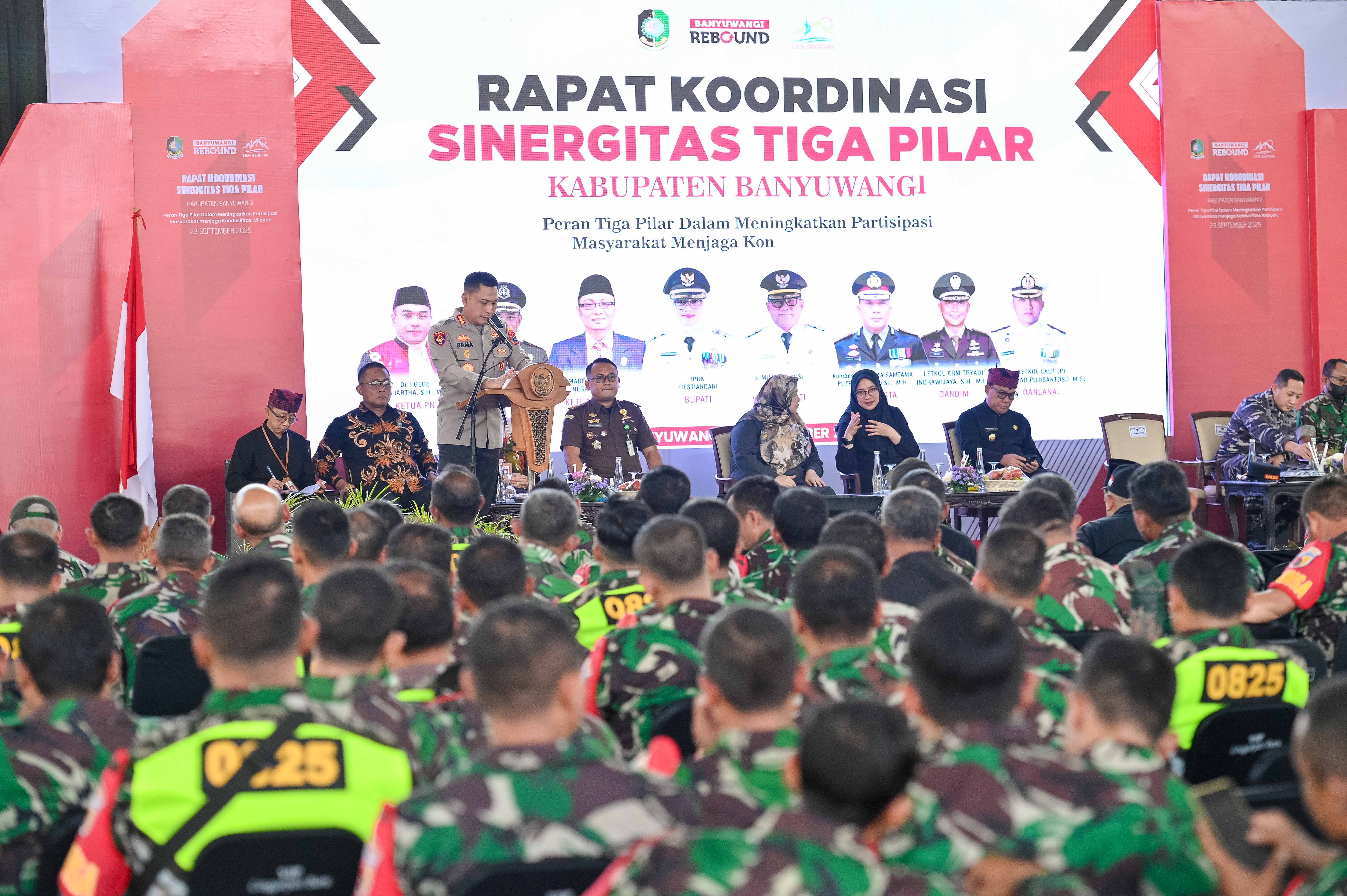 Kapolresta Kombespol Rama Samtama Putra ikut hadir dalam rakor tiga pilar di GOR Tawang Alun, Selasa (23/9).