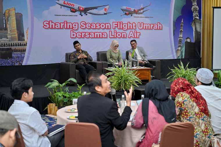 SHARING SEASON: Pihak Lion Air mengumpulkan agen travel umrah se-Sekarkijang di Hotel Santika Banyuwangi, Kamis (25/9).