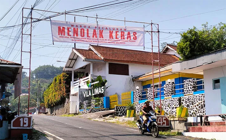 Rencana pembangunan real estate di kaki Gunung Arjuno-Welirang yang berujung penolakan warga Prigen, Pasuruan.