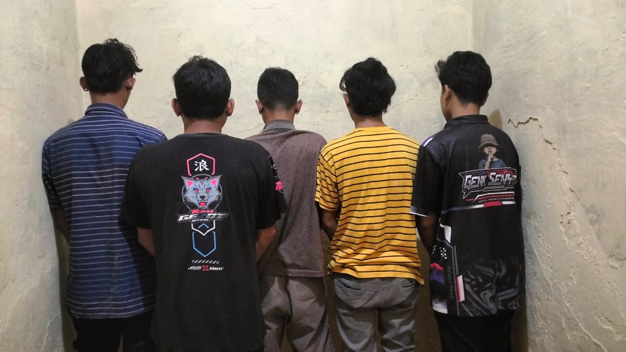 Polisi tetapkan 5 tersangka kasus pengeroyokan di kegiatan karnaval Purwoharjo.