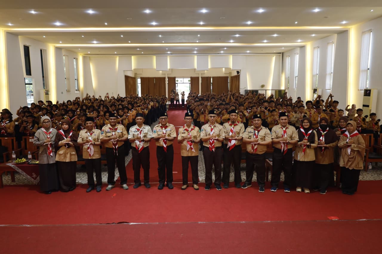 FOTO BARENG: Ketua Stikes Dr. H. Soekardjo, undangan, dan para mahasiswa menghadiri Jambore Bina Gizi di Auditorium GBK pada Sabtu (27/9).