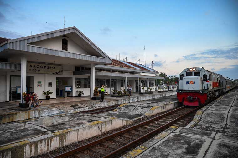 KEMBALI KE RUTE AWAL: Mulai Rabu (1/10) kereta api Pandanwangi relasi Banyuwangi-Jember tidak lagi berhenti di Stasiun Argopuro.