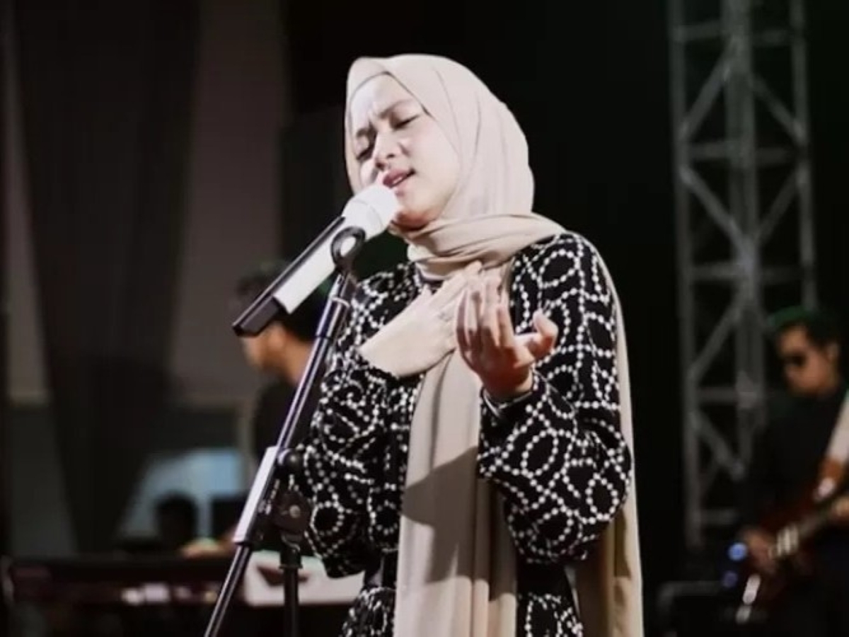 Ayah Nissa Sabyan bantah kabar kehamilan sang putri usai menikah dengan Ayus.