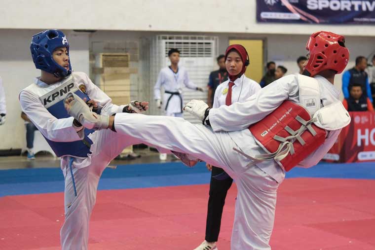 Atlet taekwondo Banyuwangi saat turun di kelas Kyorugi di Kejurprov Pelajar Taekwondo Jatim 2025 di GOR Ken Arok, Malang, pada 25&ndash;29 September.