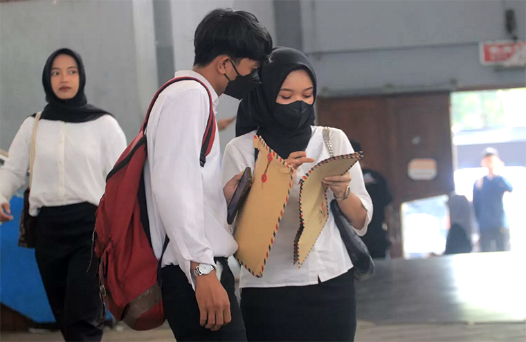 ILUSTRASI pencari kerja fresh graduate.