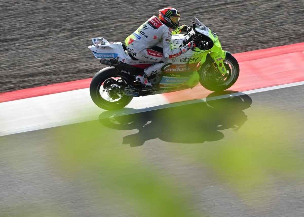 VR46 target 5 besar dengan livery batik Mandalika.